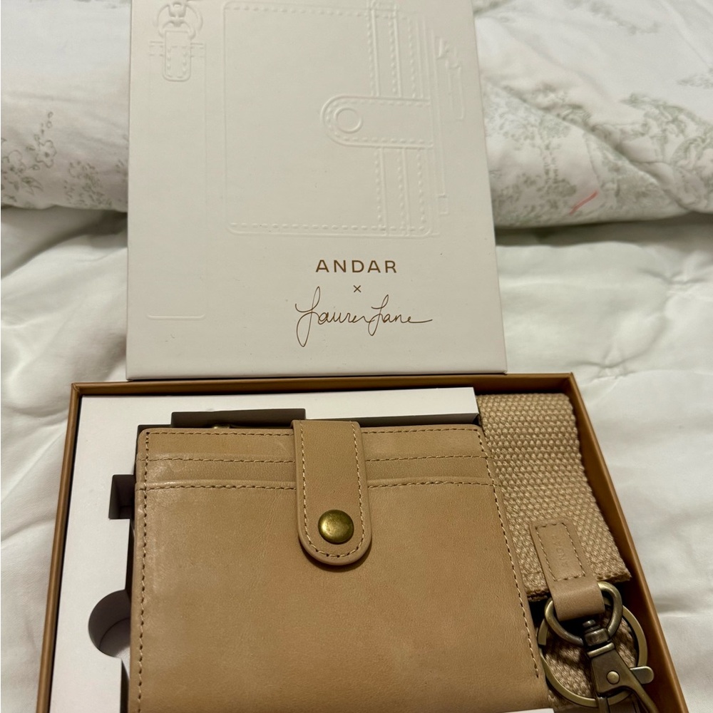 Andar The Lo Wallet NWT